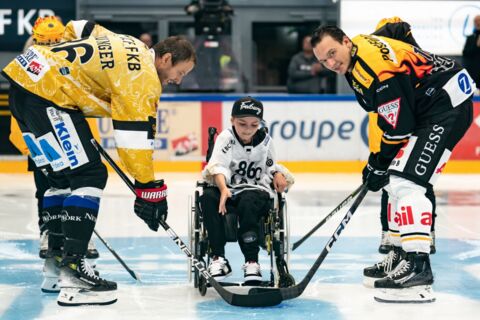 Solidarité sur glace