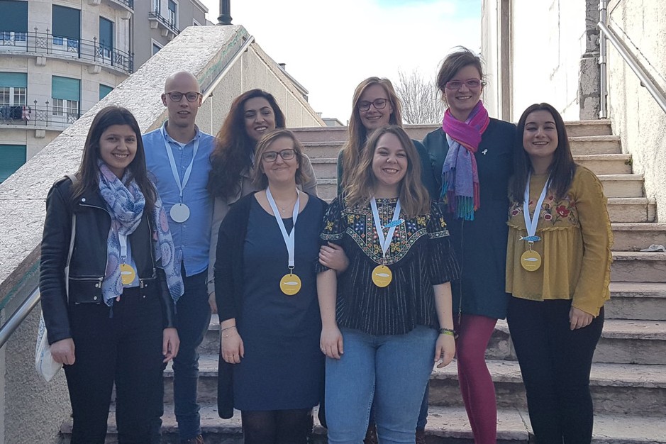 Gruppenfoto auf einer Treppe